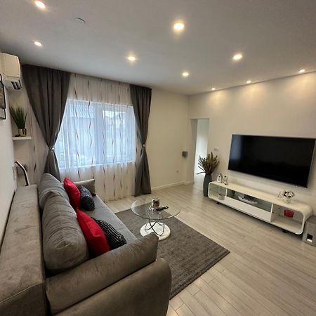 Apartment Leo Zara Esterno foto